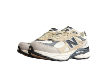 New Balance V3 990